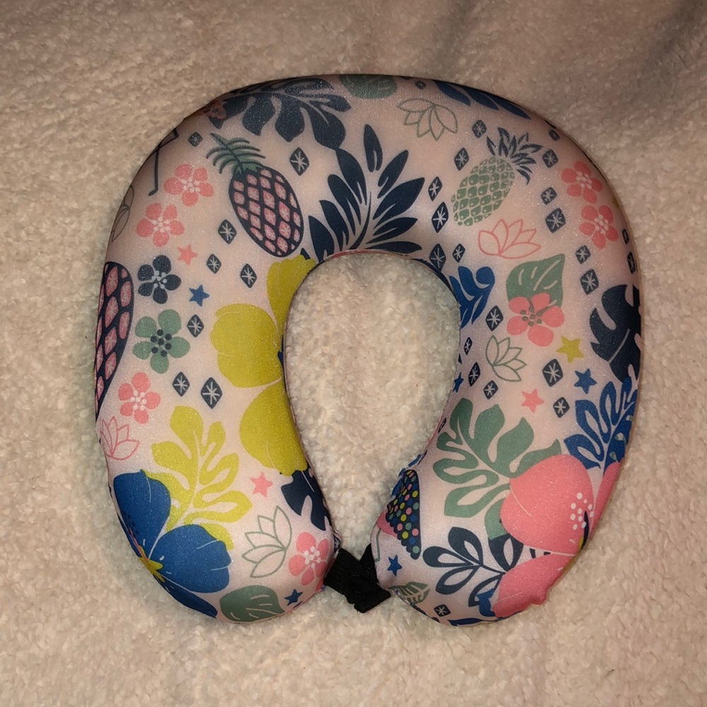 Memory foam neck pillow